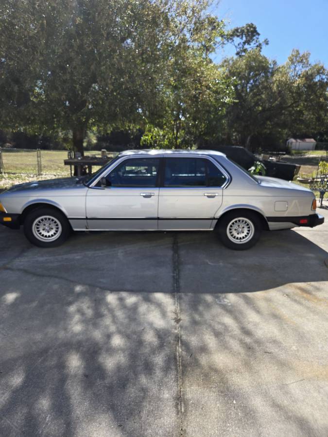 Bmw-735i-1985-grey-18
