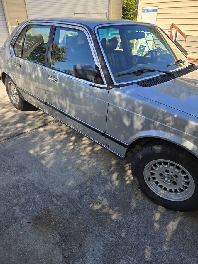 Bmw-735i-1985-grey-2