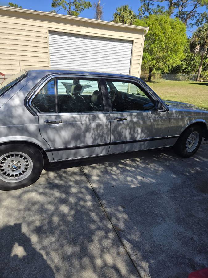 Bmw-735i-1985-grey-3