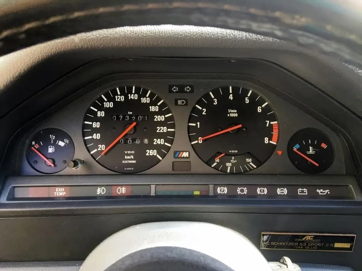 Bmw-M3-1988-Black-Cream-13