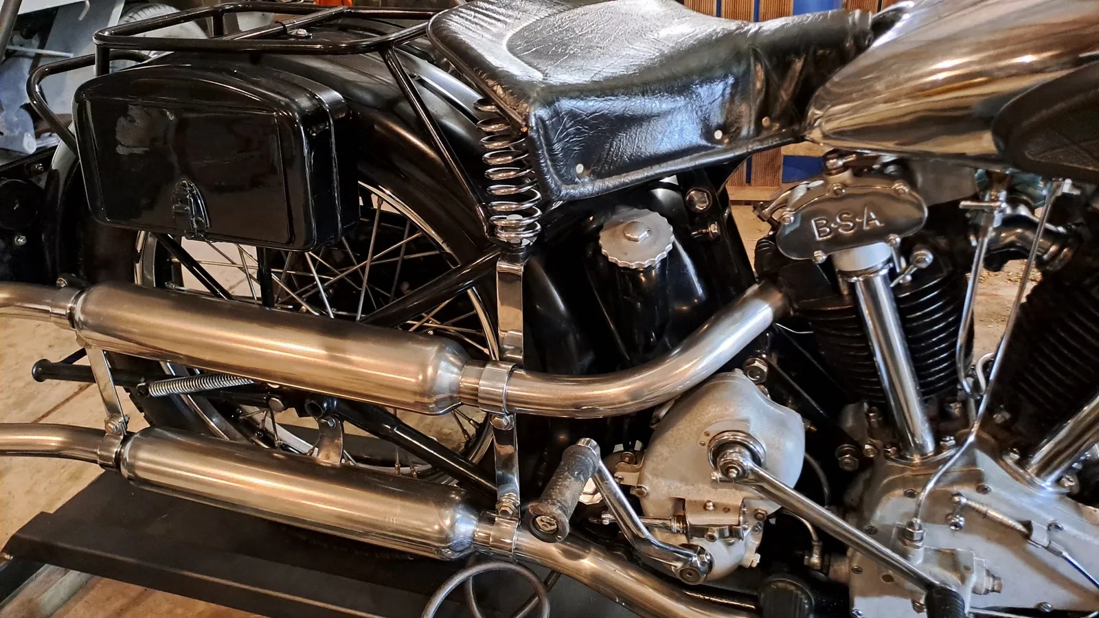 Bsa-All-models-1936-Red-Black-10