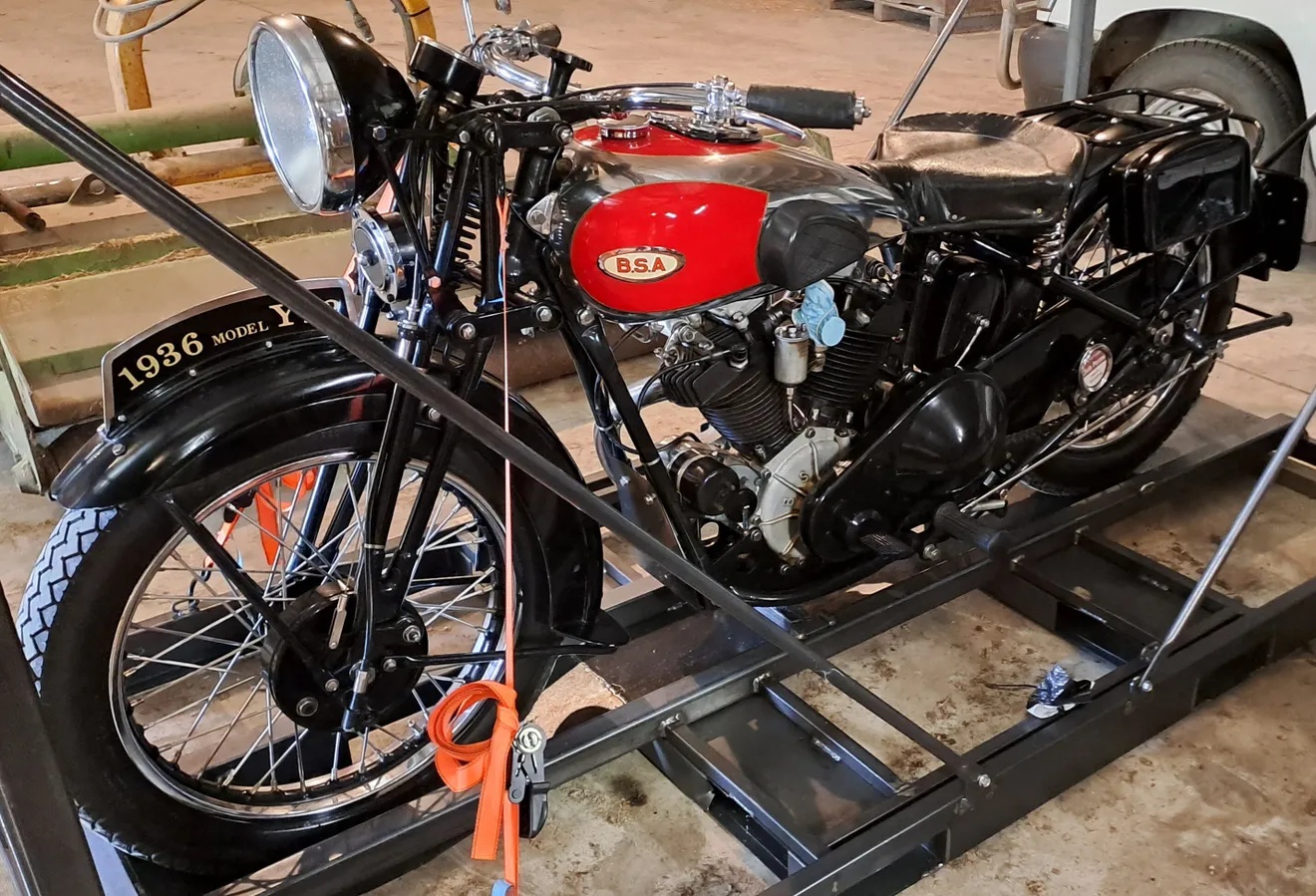 Bsa-All-models-1936-Red-Black-4