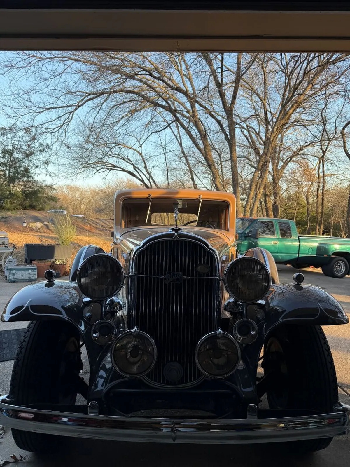 Buick-91-1932-Tan-Body-Brown-Fenders-Tan-3