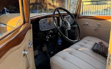 Buick-91-1932-Tan-Body-Brown-Fenders-Tan-4