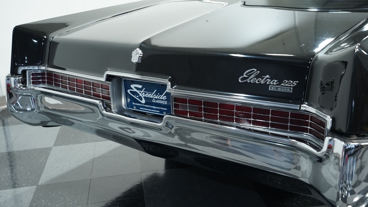 Buick-Electra-1969-Coupe-22