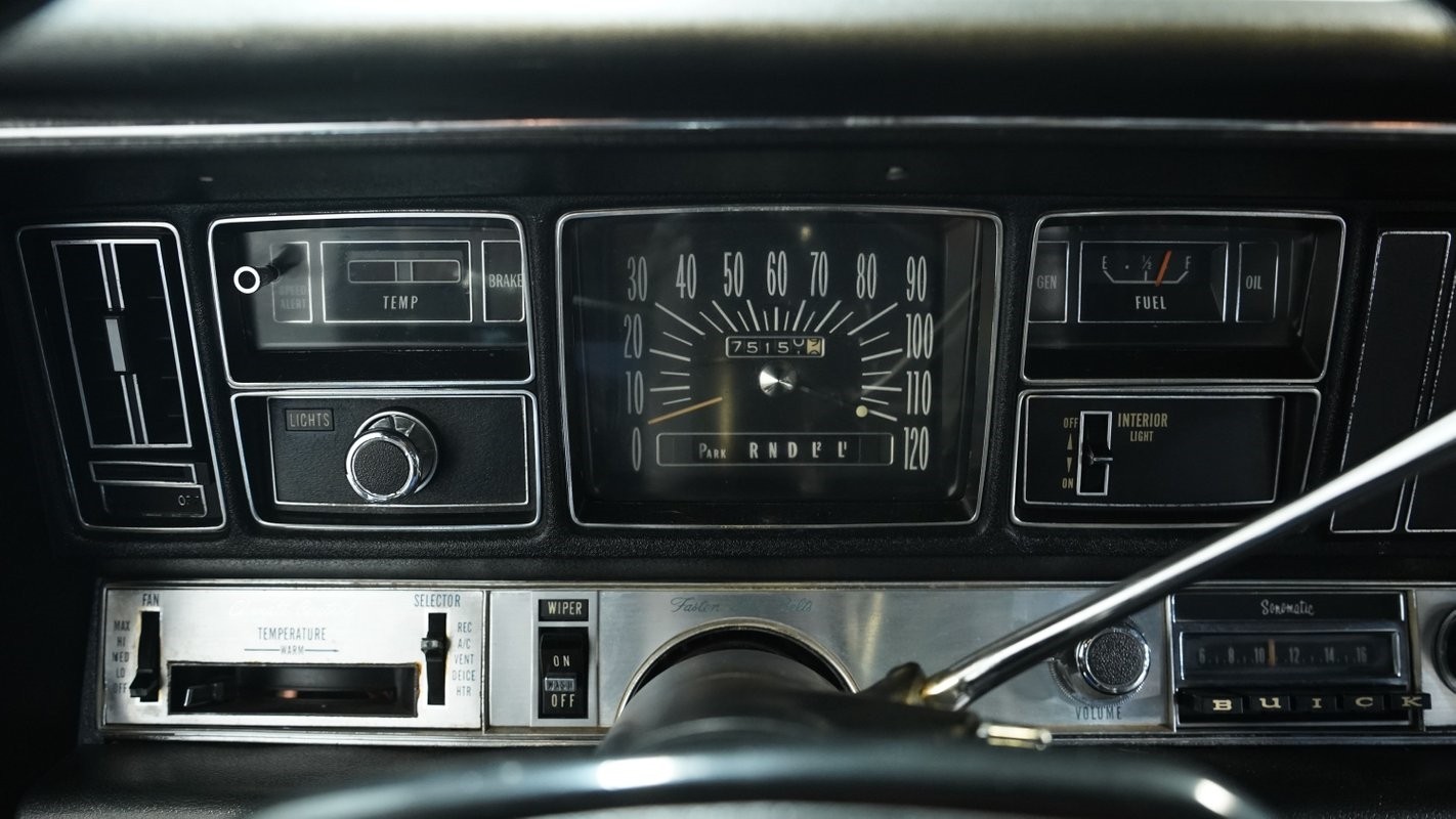 Buick-Electra-1969-Coupe-34