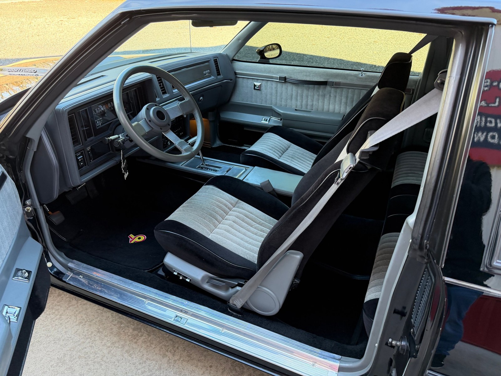 Buick-Grand-National-1986-Coupe-2