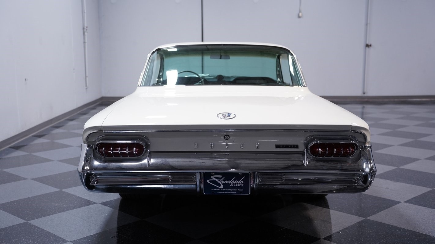 Buick-Invicta-1961-Hardtop-8
