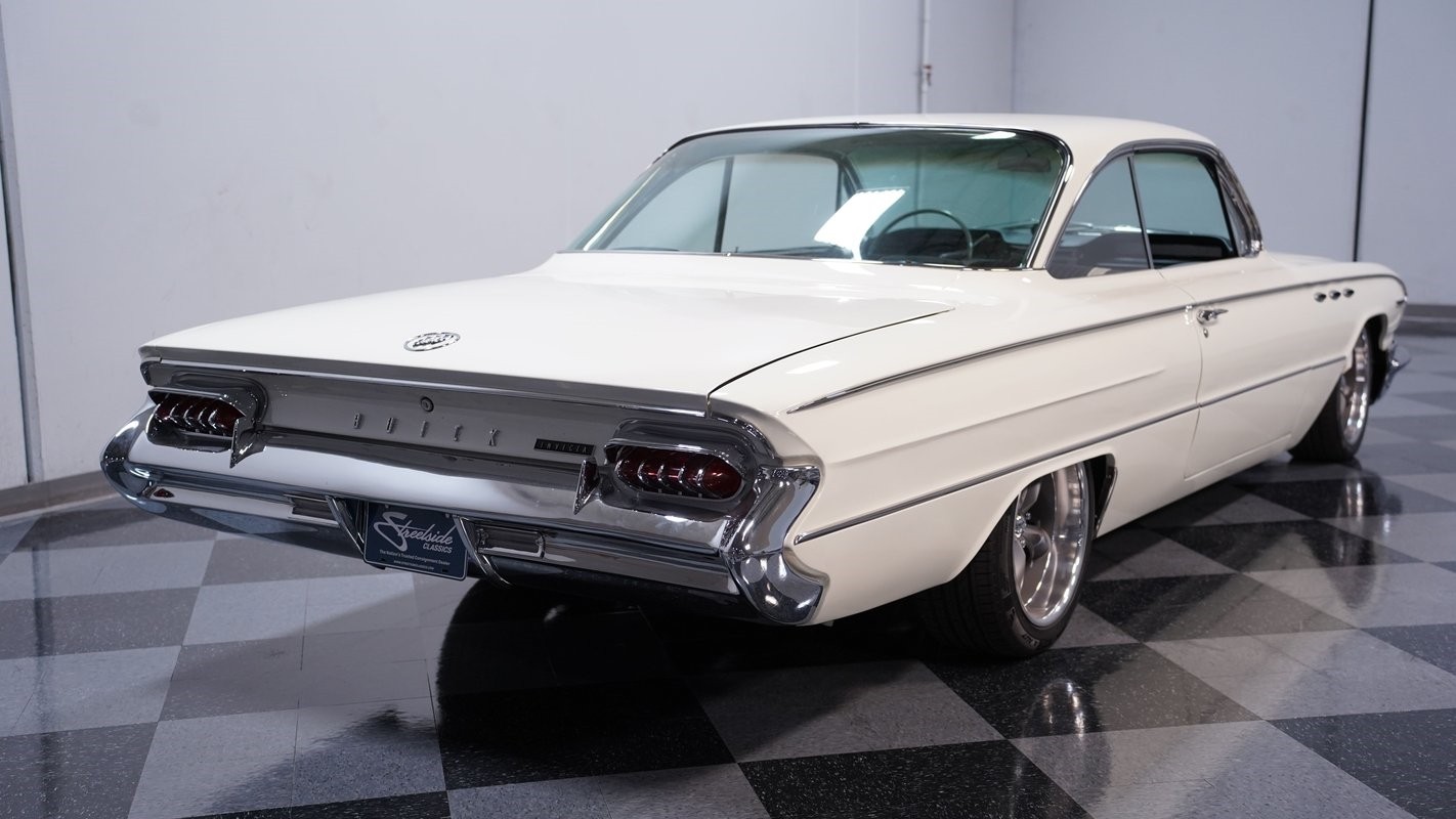 Buick-Invicta-1961-Hardtop-9