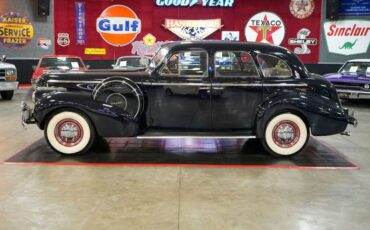 Buick-Other-1940-Dark-Blue-Tan-40