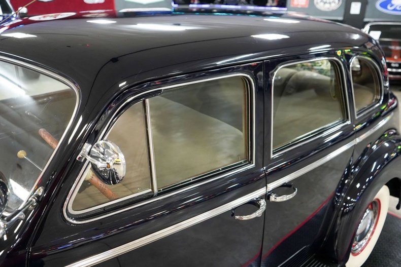 Buick-Other-1940-Dark-Blue-Tan-49