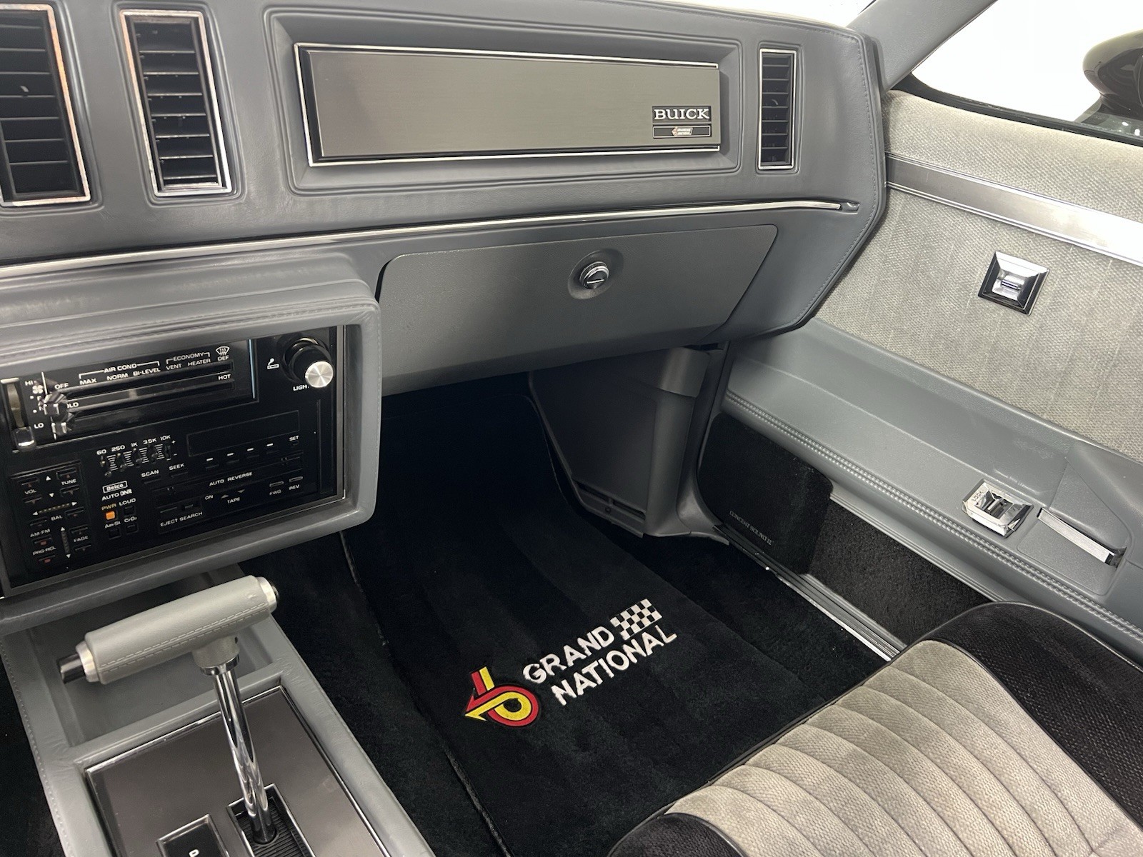 Buick-Regal-1986-Coupe-19