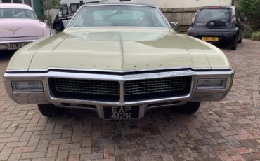 Buick-Riviera-1968-Gold-Black-1