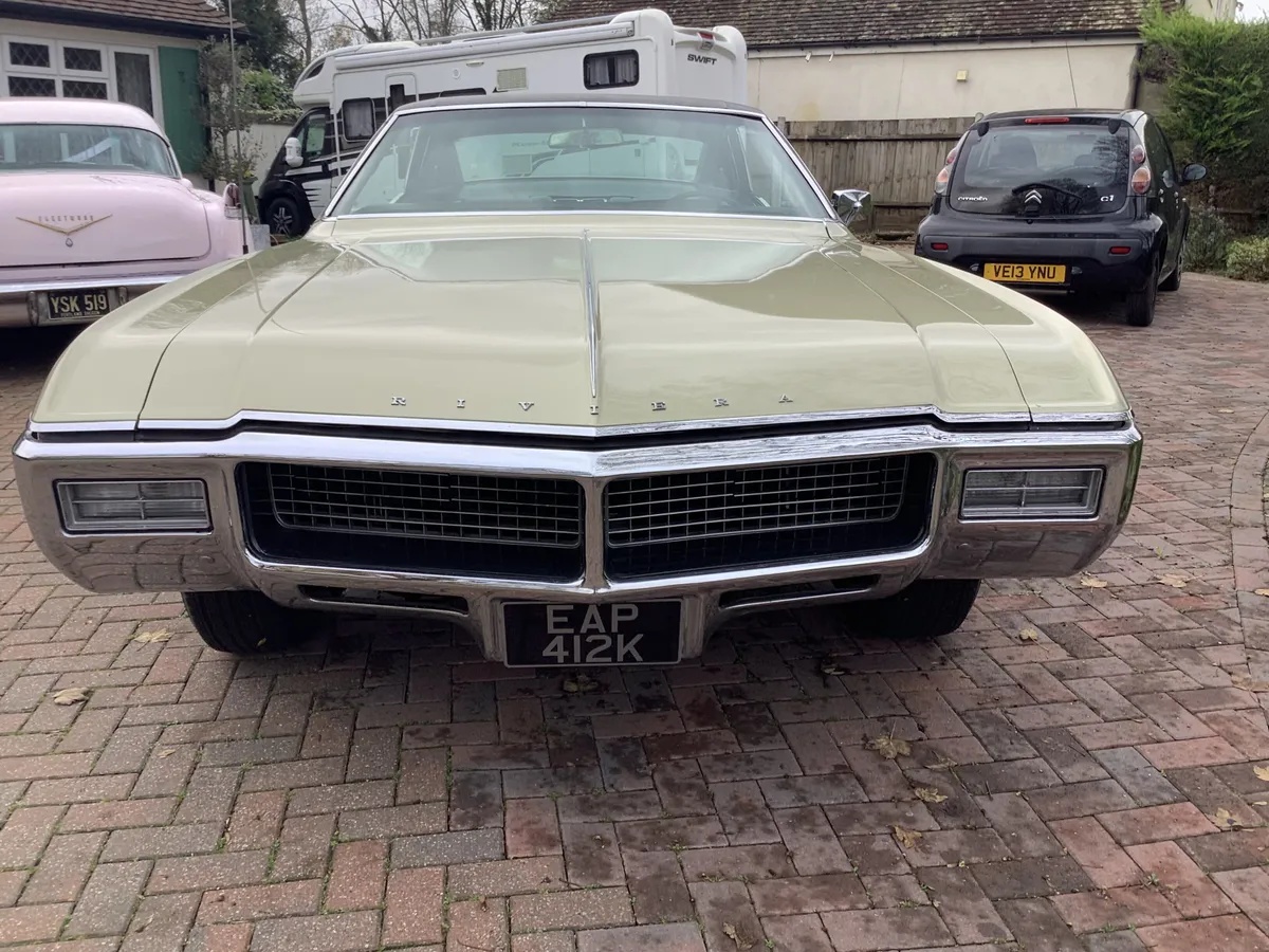 Buick-Riviera-1968-Gold-Black-1