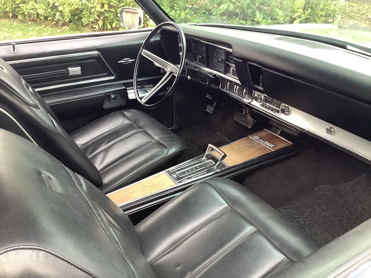 Buick-Riviera-1968-Gold-Black-11