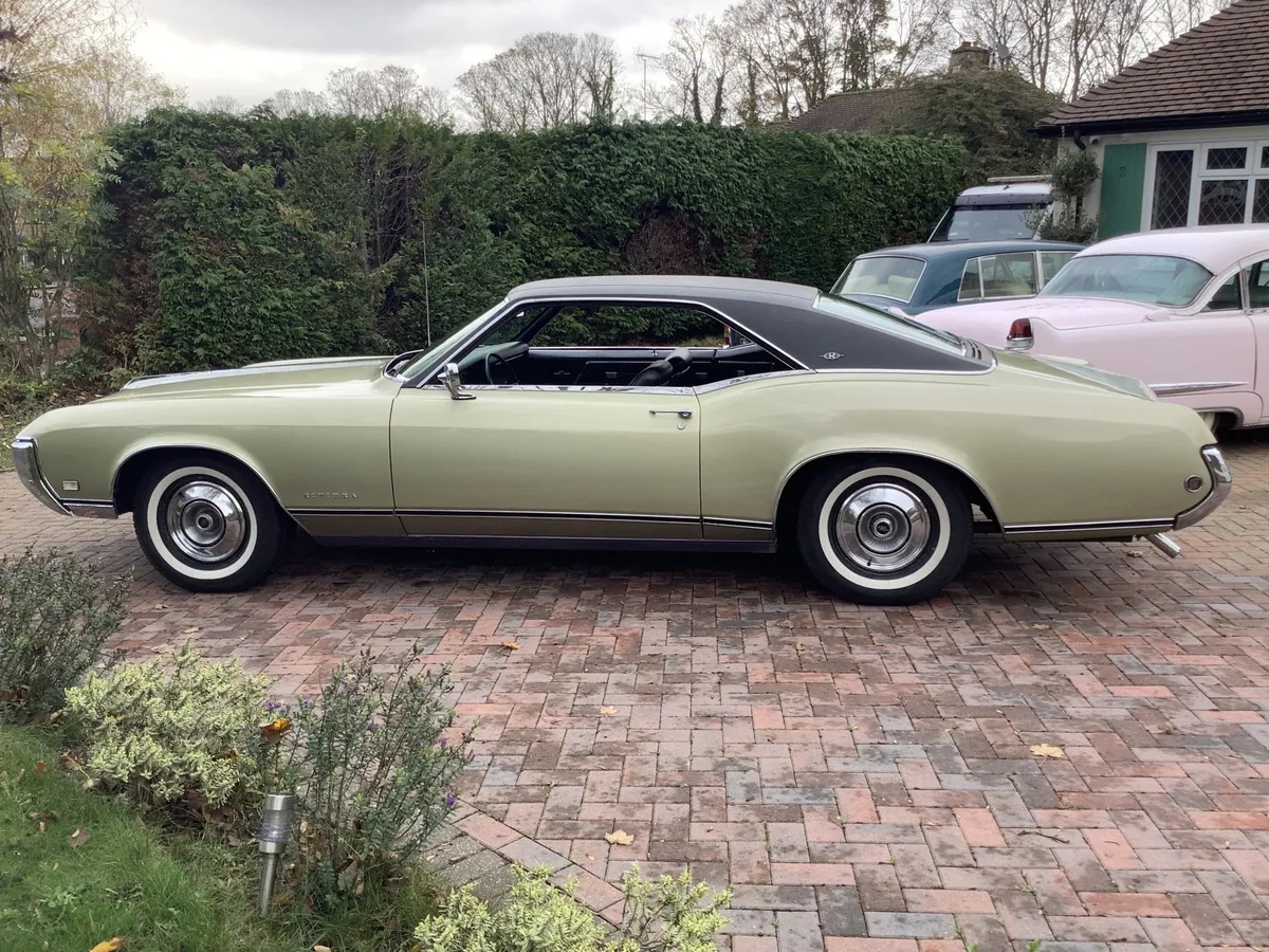 Buick-Riviera-1968-Gold-Black-14