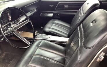 Buick-Riviera-1968-Gold-Black-3