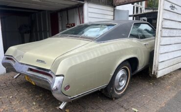Buick-Riviera-1968-Gold-Black