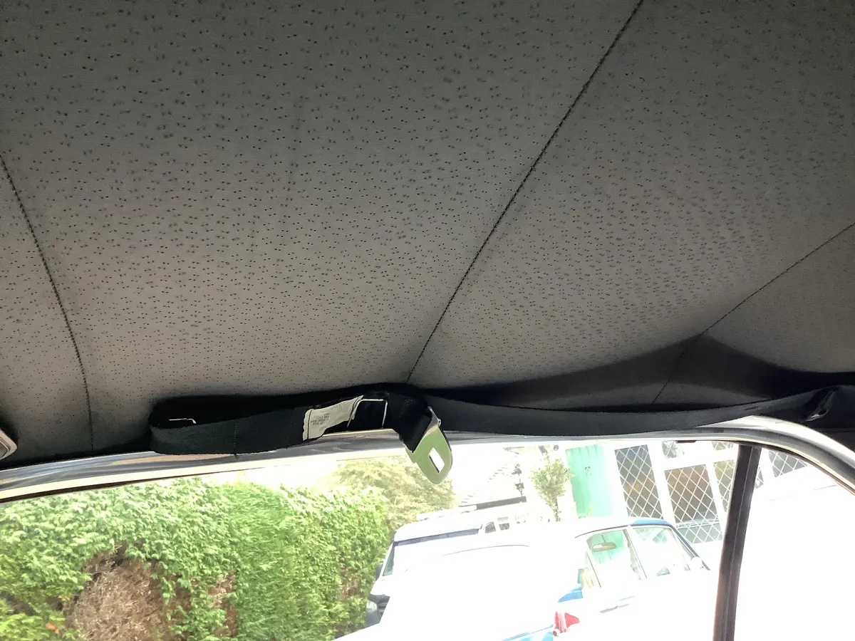 Buick-Riviera-1968-Gold-Black-4