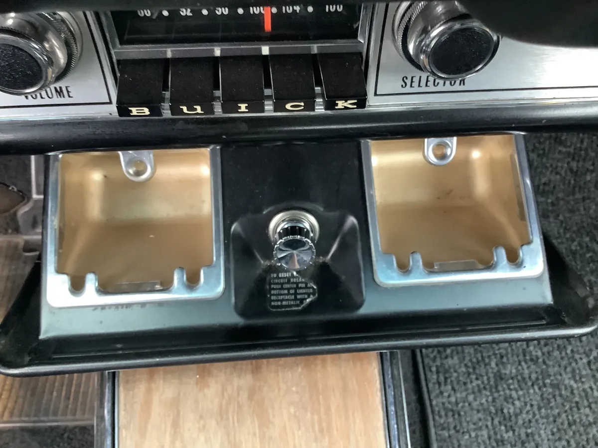 Buick-Riviera-1968-Gold-Black-7