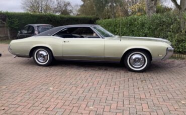 Buick-Riviera-1968-Gold-Black-9