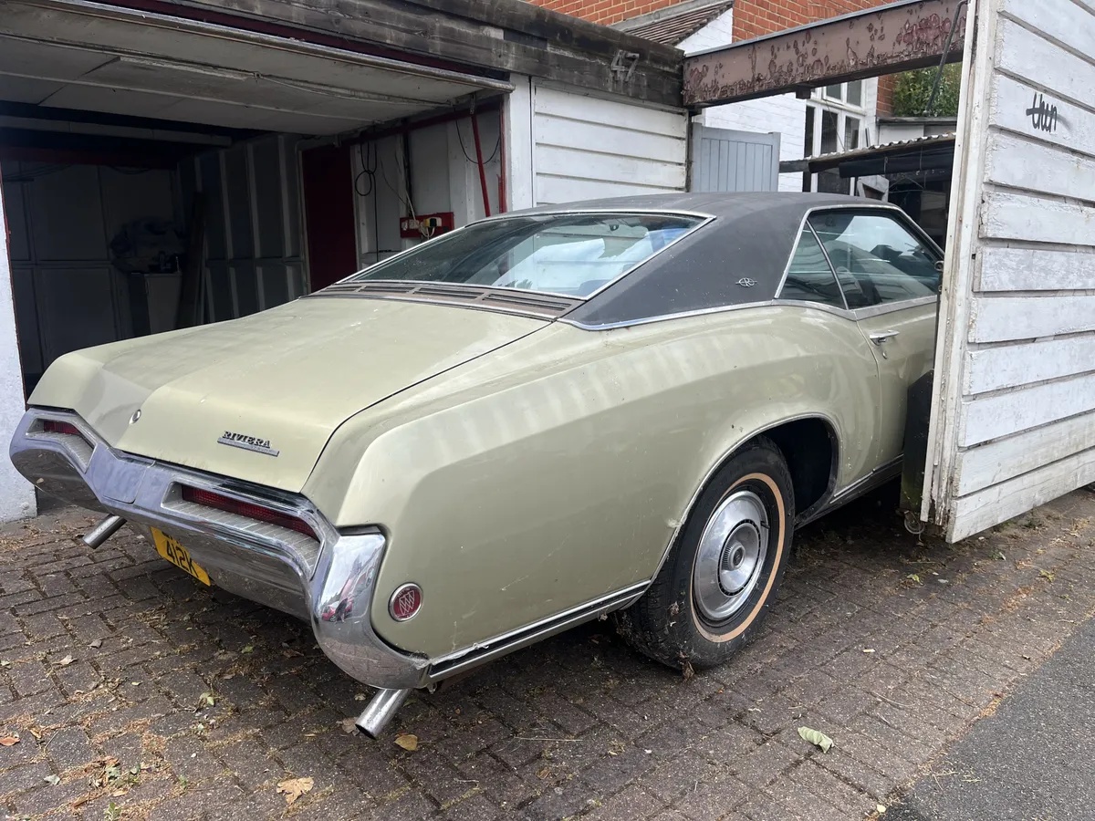 Buick-Riviera-1968-Gold-Black