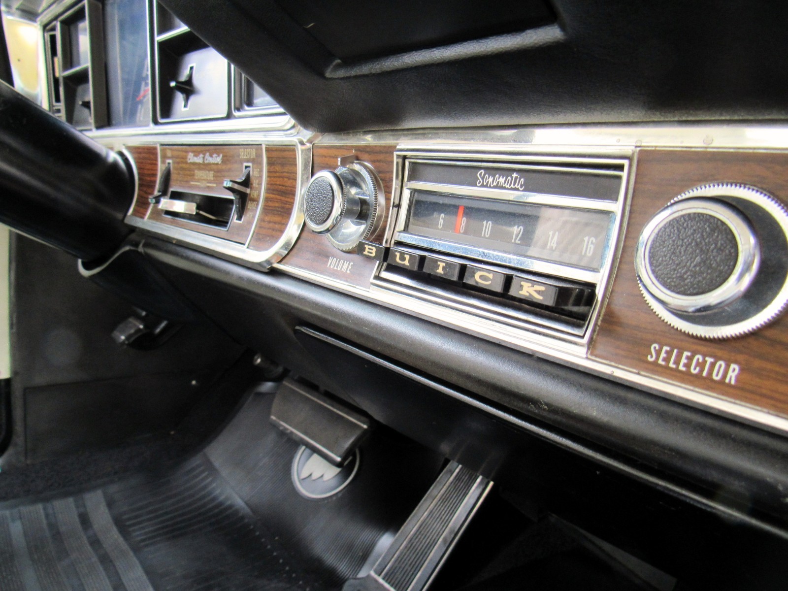 Buick-Riviera-1969-Coupe-17