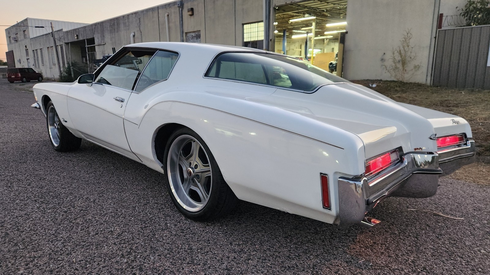 Buick-Riviera-1972-1