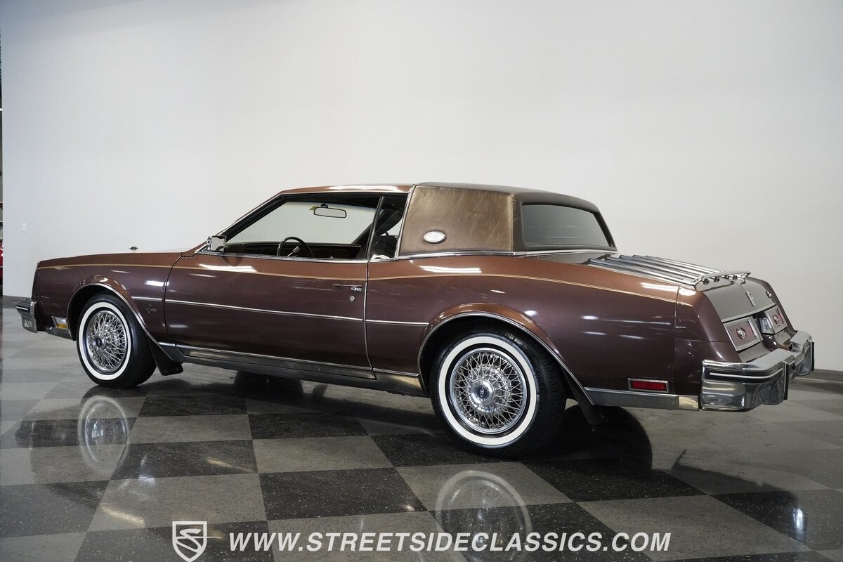 Buick-Riviera-1983-Hardtop-12