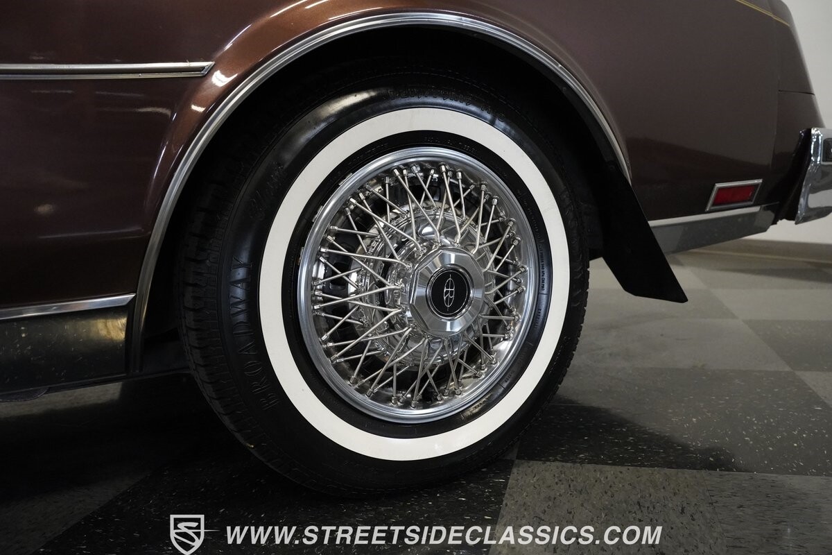 Buick-Riviera-1983-Hardtop-13