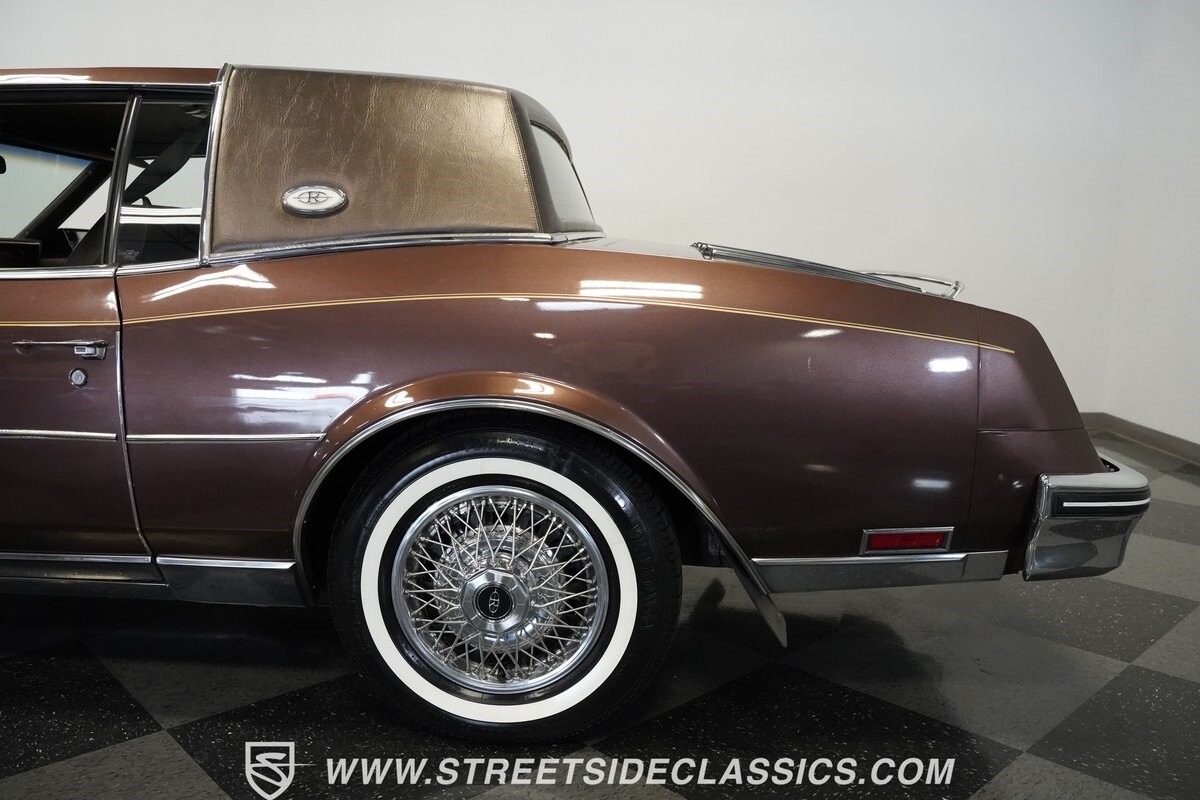 Buick-Riviera-1983-Hardtop-14