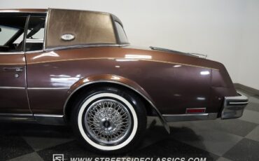 Buick-Riviera-1983-Hardtop-14