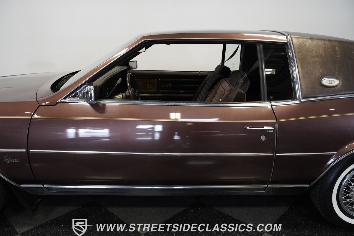 Buick-Riviera-1983-Hardtop-15