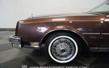 Buick-Riviera-1983-Hardtop-16