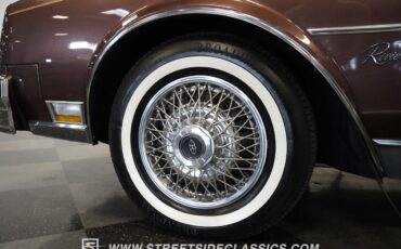 Buick-Riviera-1983-Hardtop-17