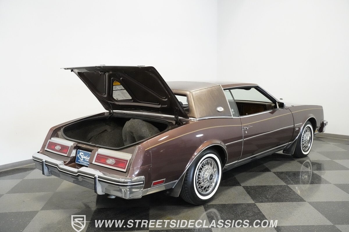 Buick-Riviera-1983-Hardtop-18
