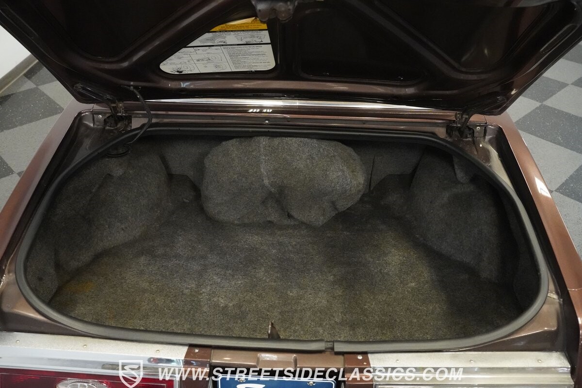 Buick-Riviera-1983-Hardtop-19