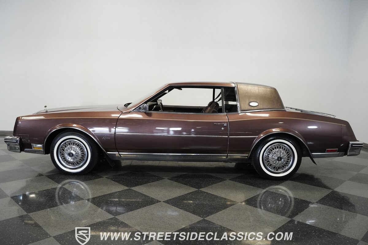Buick-Riviera-1983-Hardtop-2