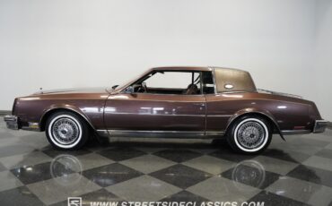 Buick-Riviera-1983-Hardtop-2