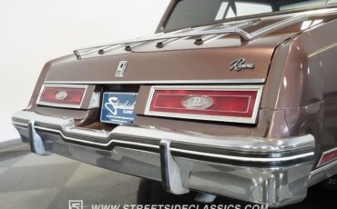 Buick-Riviera-1983-Hardtop-24