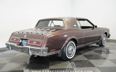 Buick-Riviera-1983-Hardtop-25
