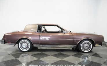 Buick-Riviera-1983-Hardtop-27