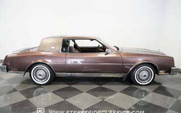 Buick-Riviera-1983-Hardtop-28