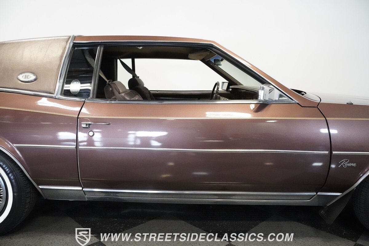 Buick-Riviera-1983-Hardtop-33