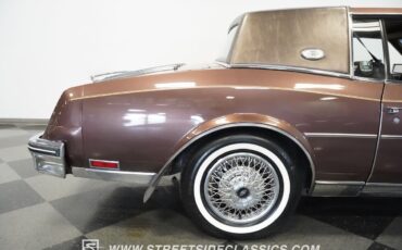 Buick-Riviera-1983-Hardtop-34