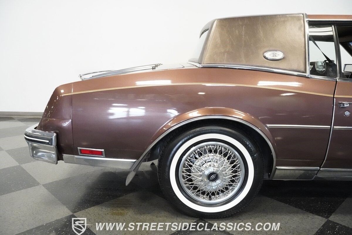 Buick-Riviera-1983-Hardtop-34