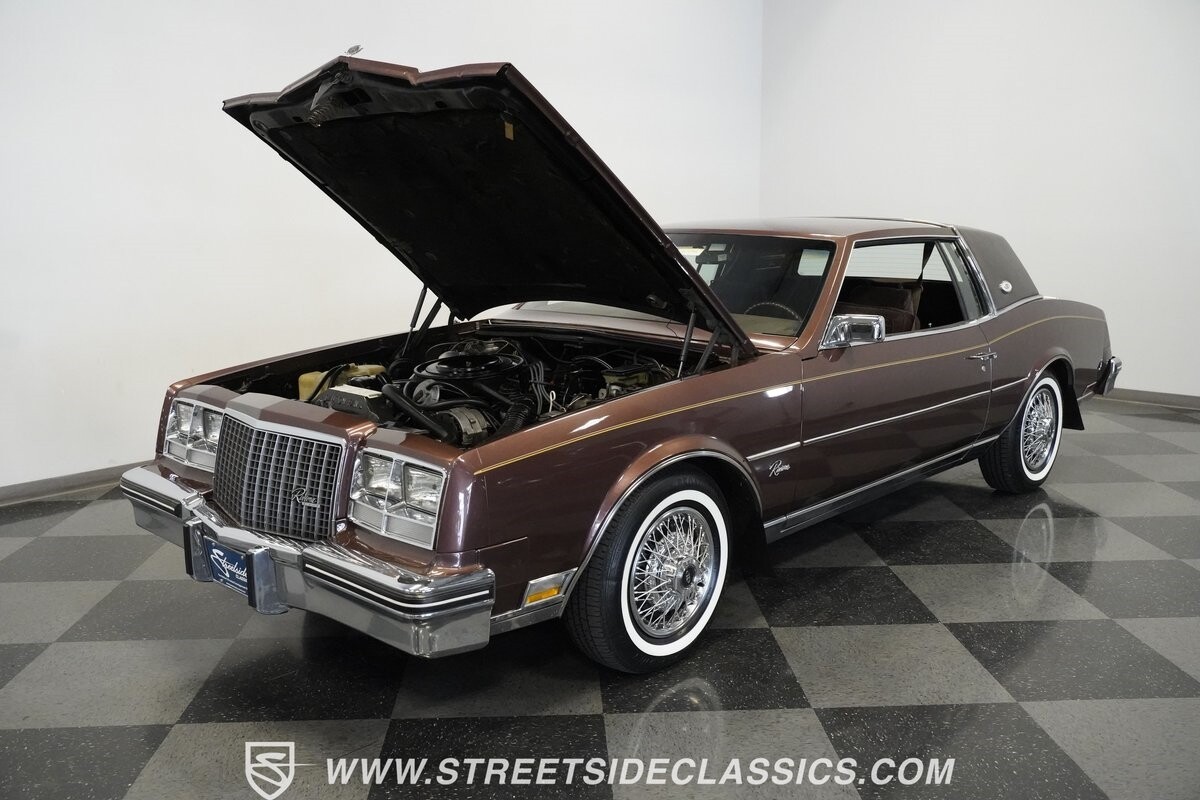 Buick-Riviera-1983-Hardtop-36