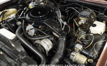 Buick-Riviera-1983-Hardtop-37