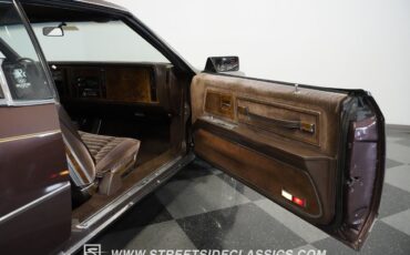 Buick-Riviera-1983-Hardtop-39