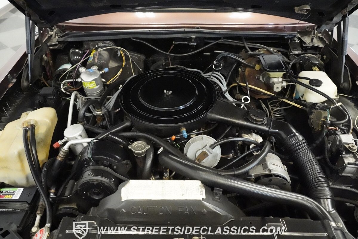 Buick-Riviera-1983-Hardtop-4